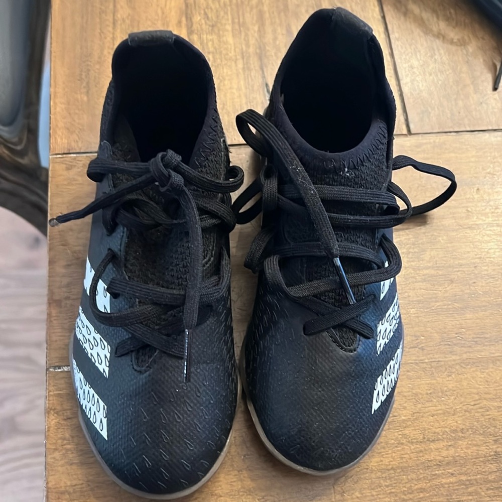 New. Adidas Predator Futsal Indoor Soccer shoes